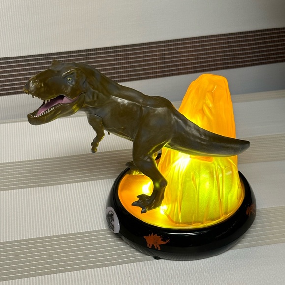 Jurassic Park Dinosaur T-Rex Volcano table top Night Light - Picture 1 of 15